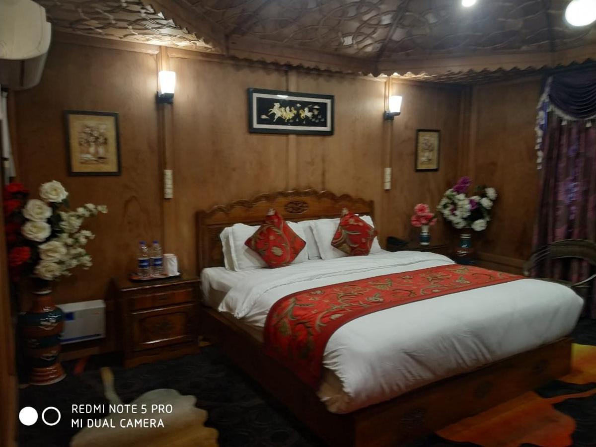 The Mughal Sheraton Houseboat Hotel Durgjan Buitenkant foto