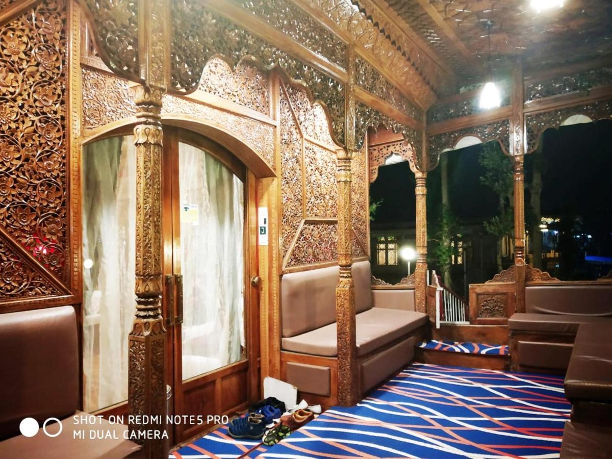 The Mughal Sheraton Houseboat Hotel Durgjan Buitenkant foto