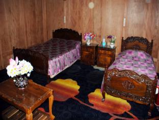 The Mughal Sheraton Houseboat Hotel Durgjan Buitenkant foto